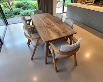 För Sandeep Junnarkar 160 x 90 cm (63x35 tum) italienskskuret matbord i valnötsträ i naturlig färg