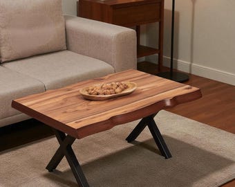 Mesa de centro de nogal con borde natural hecha a mano / Losa rústica de madera