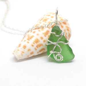 Sea Glass Necklace. Beach Glass Pendant Green. Wire Wrapped Sea Glass Jewelry. Sea Glass Necklace for women. Gift for her. Gift under 30
