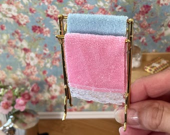 Nécessaire Toilette Miniature 1/12 Avec Support Et Serviette - Maison De Poupées