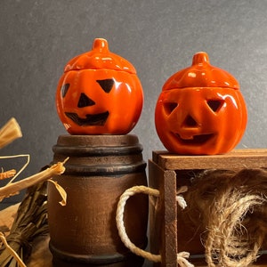 Miniature Ceramic Halloween Pumpkins Cookie Jar – 1:12 Scale Jar with Lid | Halloween Orange Faces Jars, Dollhouse Fall Decor