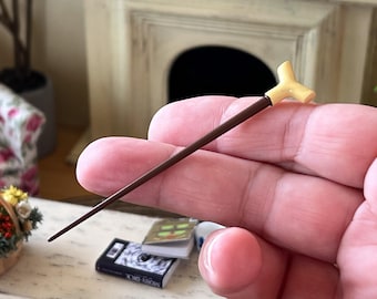 Miniature Retro Walking Cane – 1:12 Scale- Dollhouse Decor for Office or Living Room
