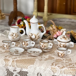 Dollhouse Miniature Porcelain Tea Set – 13-Piece White & Gold Tea Service | 1:12 Scale Dollhouse Accessory | Elegant Miniature Tea Party Set