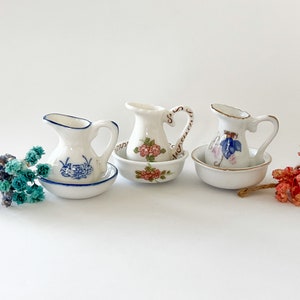 Miniature Ceramic Wash Bowl & Pitcher Set – 1:12 Scale Dollhouse Bathroom Accessory – 3 Nostalgic Styles Available