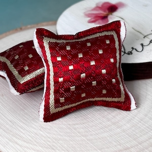 Miniature Red & Gold Throw Pillows – 1:12 Scale Dollhouse Bed or Sofa Cushion Set (2pc)