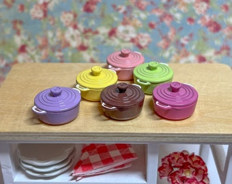Miniature Dutch Oven-1:12 Scale – Dollhouse Metal Cookware | Assorted Colors | Realistic Mini Pot