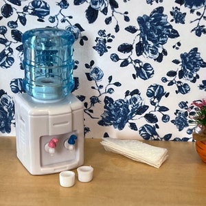 Dollhouse Miniature Tabletop Water Dispenser – 1:12 Scale Water Cooler with Hot & Cold Dispensers, Two Tiny Water Cups