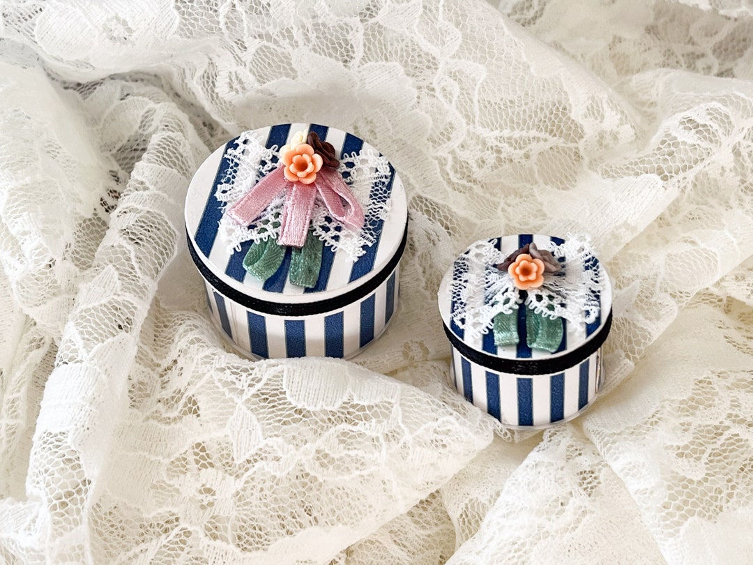 Miniature Hat Boxes 2PC Set- 1:12 Scale - Dollhouse Victorian Bandboxes ...