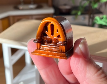 Miniature Vintage Wooden Radio – 1:12 Scale – Dollhouse Retro Home Decor