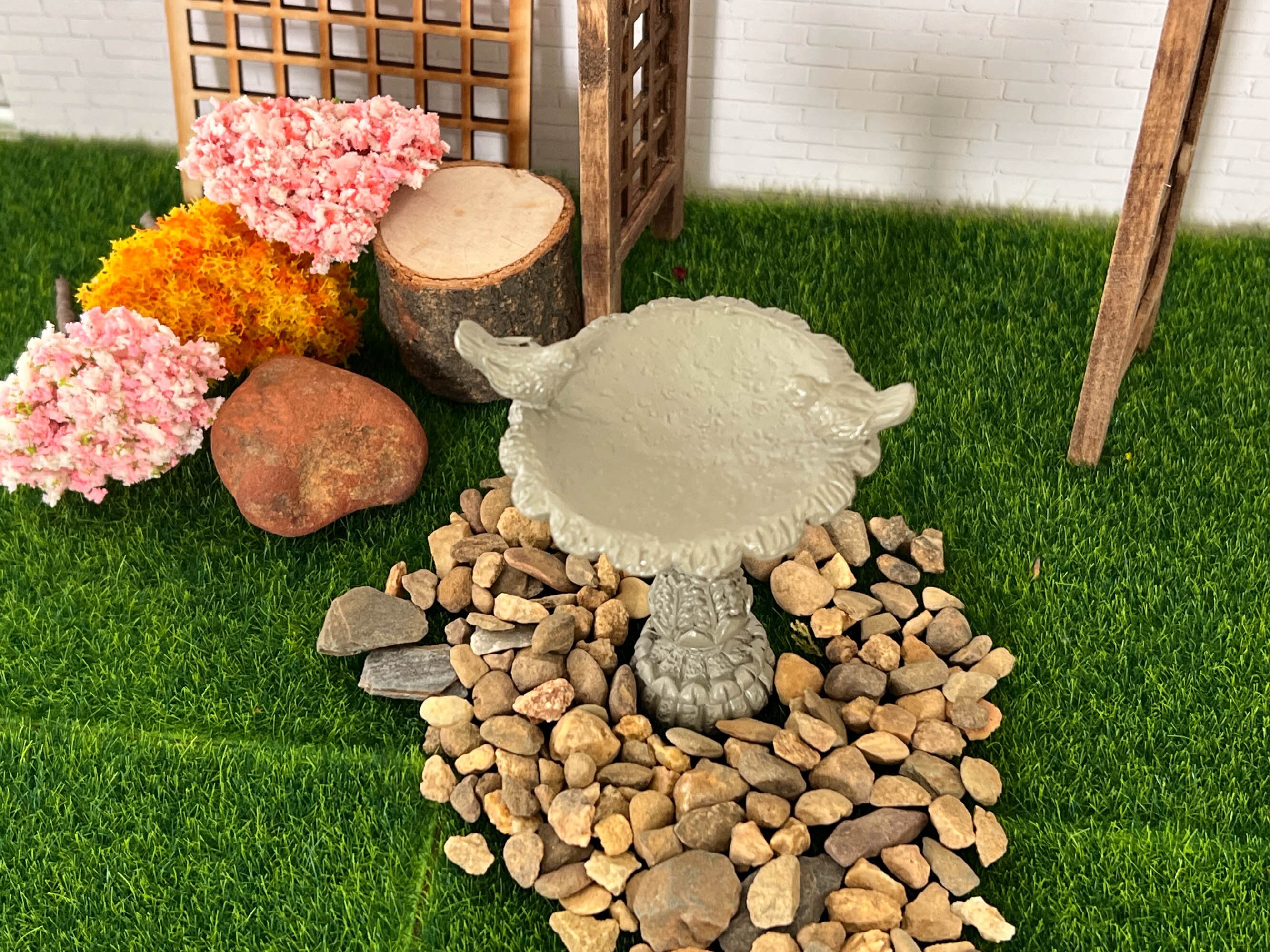 Miniatur-Gartenbrunnen Mit Vögeln Aus Polyresin - Für Puppenhäuser 1:12, 7 Cm Hoch