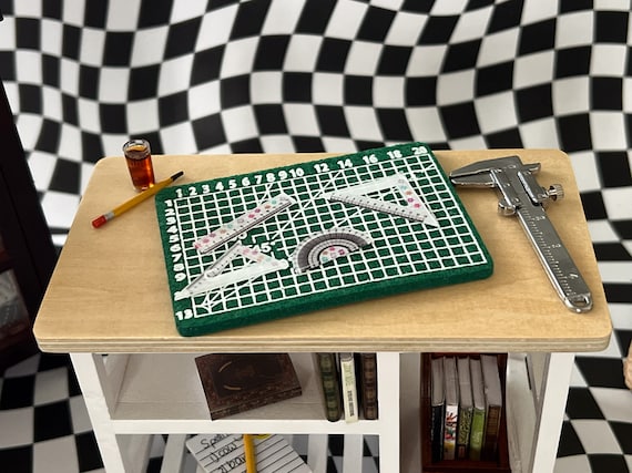 Miniature Foam Cutting Mat 1:12 Scale – Double-Sided with Rulers & Caliper – Dollhouse Crafting, Sewing