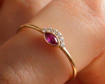 Marquise Rubin Evil Eye Ring - 14K Solid Gold mit künstlichem Diamant, zierlicher Geburtsstein
