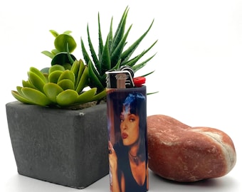 Mia Wallace lighter sleeve sticker, moody gift for her retro aesthetic pulp fiction feminine film vintage positive trendy movie smoking vibe
