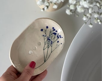 Mia soap dish with real flower print | drain, feet and holes | dripping soap dish | ceramic | robust | handmade | unique