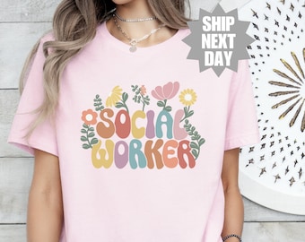 Camiseta de trabajador social, camiseta de trabajador social con flores, camiseta con flores, trabajador social escolar, mes del trabajo social, camiseta de trabajador social con flores silvestres