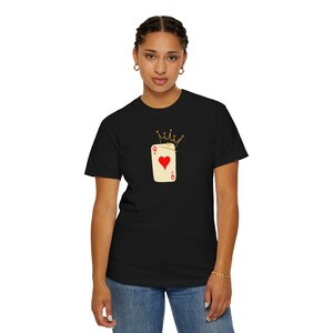 Camiseta de la Reina de Corazones, camiseta informal de amor, ropa para la noche de juegos, regalo para jugadores de cartas, camiseta unisex de estilo vintage, ropa con diseño de corazón