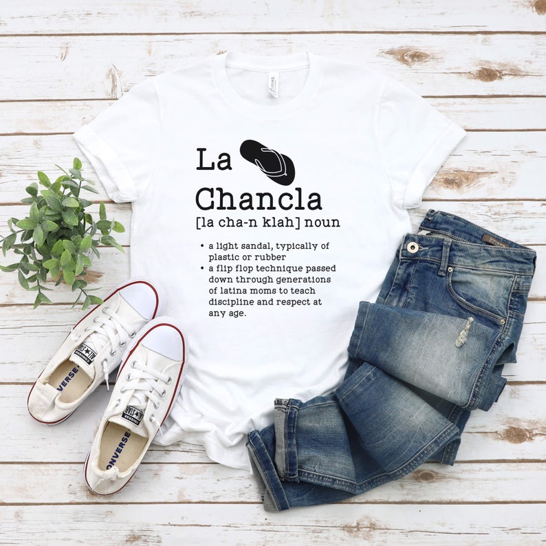 Zabawna koszulka La Chancla, koszulka z napisem Hispanic Mom, słodki prezent dla mamy Latynoski, koszulka Madre Latina, zabawna koszulka Dichos Latinos zdjęcie 4