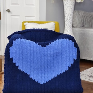 Heart Blanket Pattern. Chunky Knit Heart Blanket. Knitting Pattern. DIY Mothers Day Gift. Handmade gift. Digital Download. Written Tutorial.