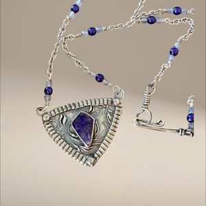 Collier pendentif en charoïte taillée à la main et argent fin – Chaîne en fil d'argent 999 sculptée à la main