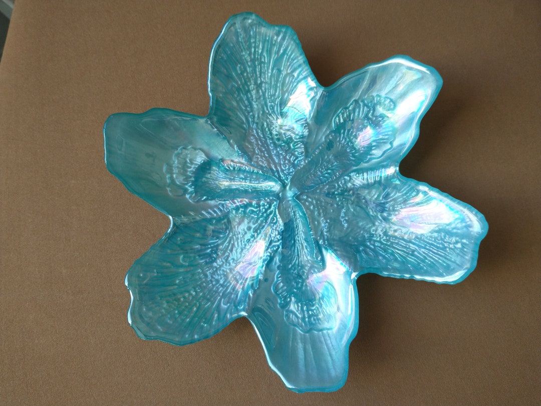 Set of 2 +++ vintage lotus flower glass dishes clear 6 inch dia