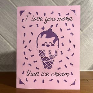 Je t'aime plus que de la crème glacée | de crème glacée | Carte d'amour pour mari femme maman papa | Carte de plaisanterie de papa de jeu de mots | Carte Saint-Valentin