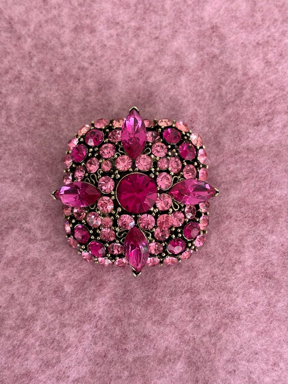 Pink on Pink Lisner Statement Brooch - image 6