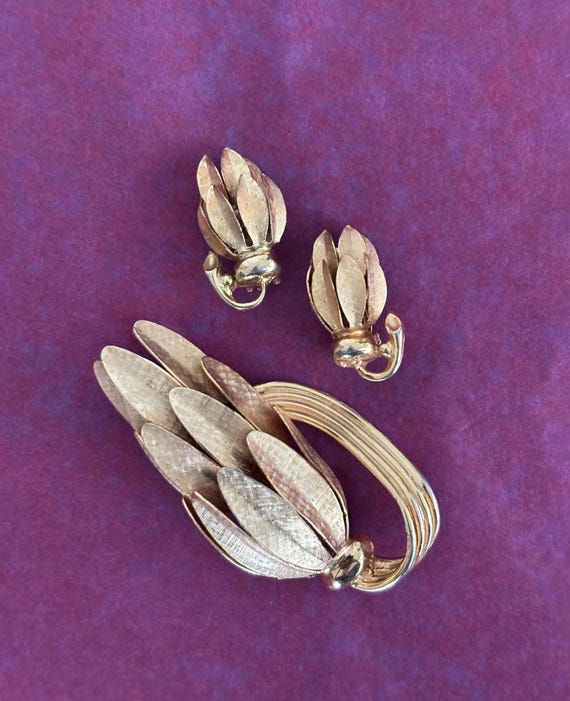 Golden Lisner Artichoke Brooch and Earring Set