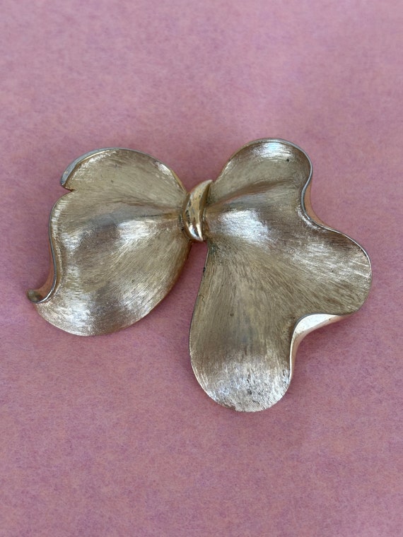 Vintage Crown Trifari Ribbon Bow Brooch