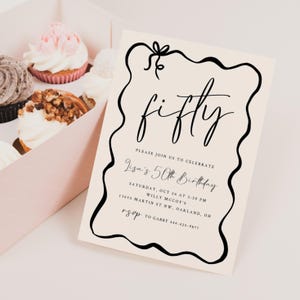 Invitación editable para 50 cumpleaños, descarga instantánea, coqueta, dibujada a mano, con lazo, imprimible