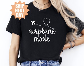 Camiseta de modo avión, camiseta de avión, camiseta de viaje, camiseta de vacaciones, regalo para viajero, camiseta de cuello redondo de modo vacay, camiseta de aviación, linda camiseta de viaje