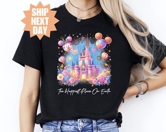 Camiseta del lugar más feliz de la Tierra, Magic Kingdom, camiseta de Mickey y sus amigos, camiseta de Disneyworld, camiseta retro de Walt Disney, vacaciones familiares de Disney