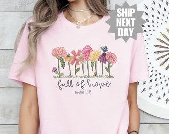 Camiseta con flores llena de esperanza, fe cristiana, esperanza y amor, camiseta religiosa para mujer, camiseta inspiradora, versículo bíblico Romanos 15:13, regalo para ella