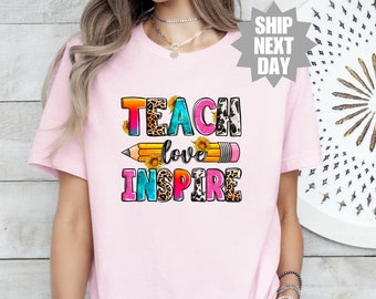 Camicia Teach Love Inspire, T-shirt retrò Teach, Camicie per insegnanti ispiratrici, Camicie per insegnanti di prima elementare, Ritorno a scuola, Teach Love Inspire