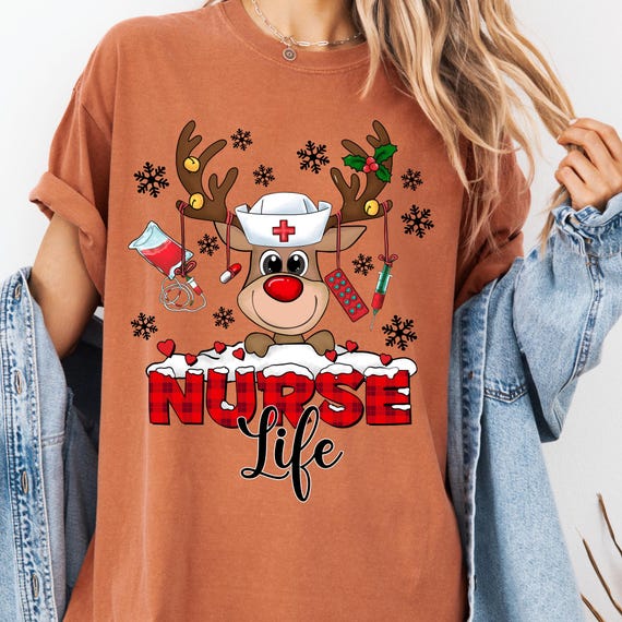 Festive Nurse Tee for RN Graduates and Nursing Students - Ideal Holiday Gift