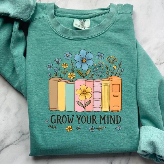 Book Lover Wildflower Sweatshirt, Pullover for Book Lovers Gift for Bookworms, Cozy Literary Sweatshirt Comfort Color Jumper