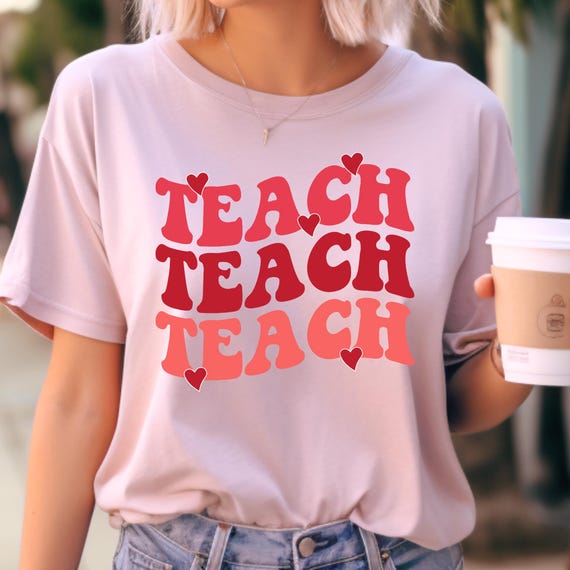Retro Wavy Teacher T-Shirt Vintage Teacher Gift, Fun & Stylish Tee for Educators Perfect for Back to School , Teacher Appreciation Xmas gift