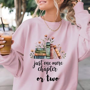 Floral Book Lover Sweatshirt, Bookworm Graphic Crewneck, Literary Gift, Book Club Jumper, Reading Addict Pullover, Library Lover Top