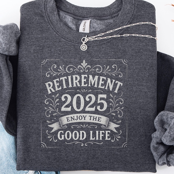 Retirement 2025 Crewneck Sweatshirt, Vintage Gift for Coworker, Mom, Dad  Retro Design
