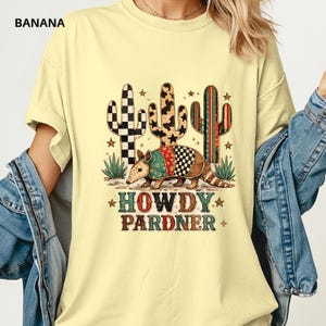 Namaak patchwork shirt Howdy Pardner, western gordeldier comfort kleur T-shirt, desert cowgirl shirt, country retro western T-shirt, rodeo western outfit