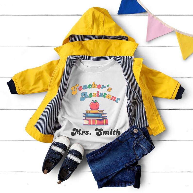 Camiseta fina de Jersey para niños pequeños, asistente de maestro, regalo de baby shower, día de agradecimiento al maestro, regalo para maestra, mamá, papá, ideas de regalos imagen 1