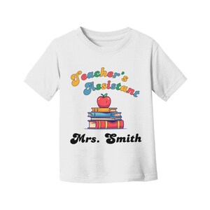 Camiseta fina de Jersey para niños pequeños, asistente de maestro, regalo de baby shower, día de agradecimiento al maestro, regalo para maestra, mamá, papá, ideas de regalos imagen 4