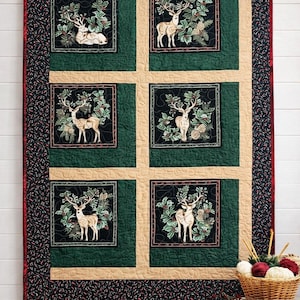 Ciervo del bosque navideño - Edredón de patchwork hecho a mano de 96 x 132 cm