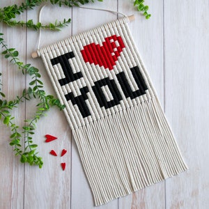 Tapiz de pared de macramé con diseño de píxeles, regalo de San Valentín, tapiz tejido a mano, tapiz de macramé, arte de pared con amor