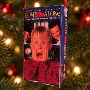 Adorno navideño en VHS de Solo en casa
