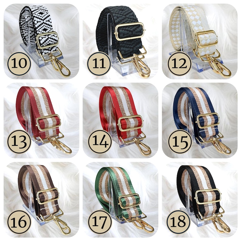Pode incluir: Cole&ccedil;&atilde;o de nove al&ccedil;as de bolsa coloridas com ferragens douradas. Os designs incluem padr&otilde;es geom&eacute;tricos, chevrons e listras em v&aacute;rias cores, como preto, branco, vermelho, azul marinho, marrom e verde. Cada al&ccedil;a &eacute; exibida em um suporte transparente.