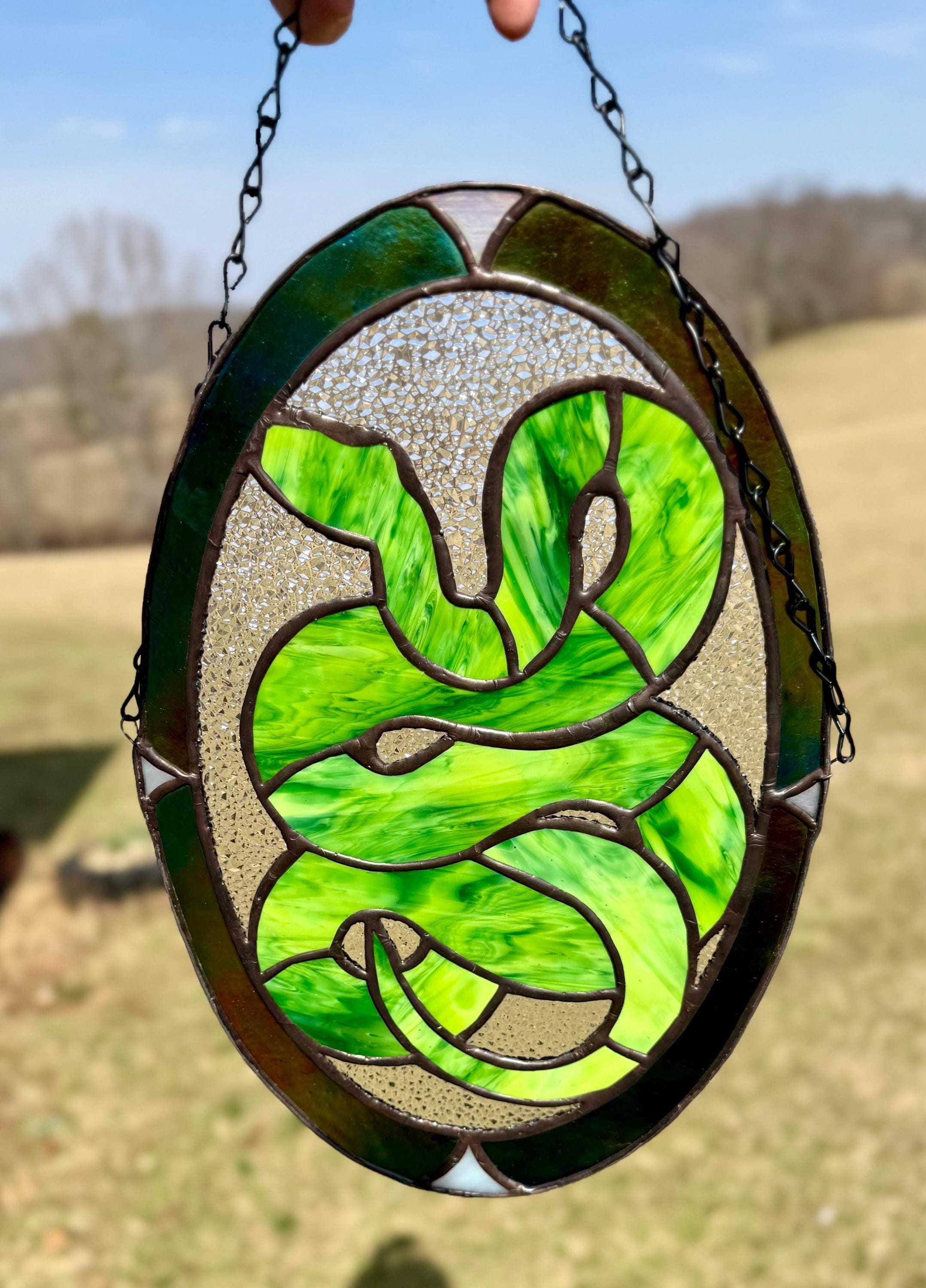 ステンドグラス　アンティーク　パネル　サンキャッチャー ステンドグラスの青い蝶のサンキャッチャー／ピンク」 幸せを運ぶ