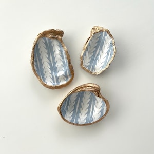 Blue Stripe Oyster Shell Ring Dish, Trinket Dish, Jewelry Tray, Beach Wedding, Bridesmaid Gift, Hostess Gift, Wedding Ring Holder
