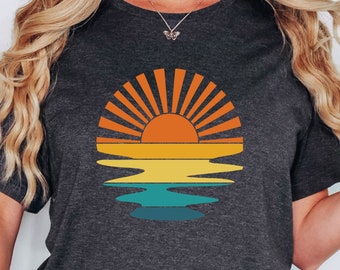 Retro Sunset Waves T-Shirt: Beach Vibes Sun Rays Tee