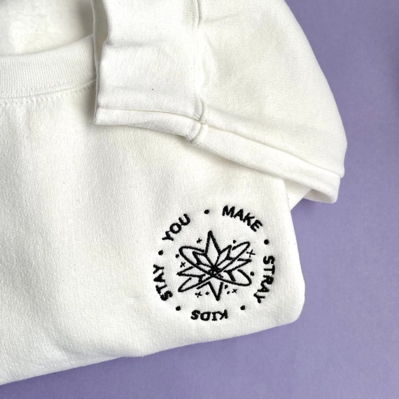 【関税込み】Crewneck sweatshirt with Compass embroidery SKZ Compass Embroidered Crewneck Sweatshirt. Adult Unisex