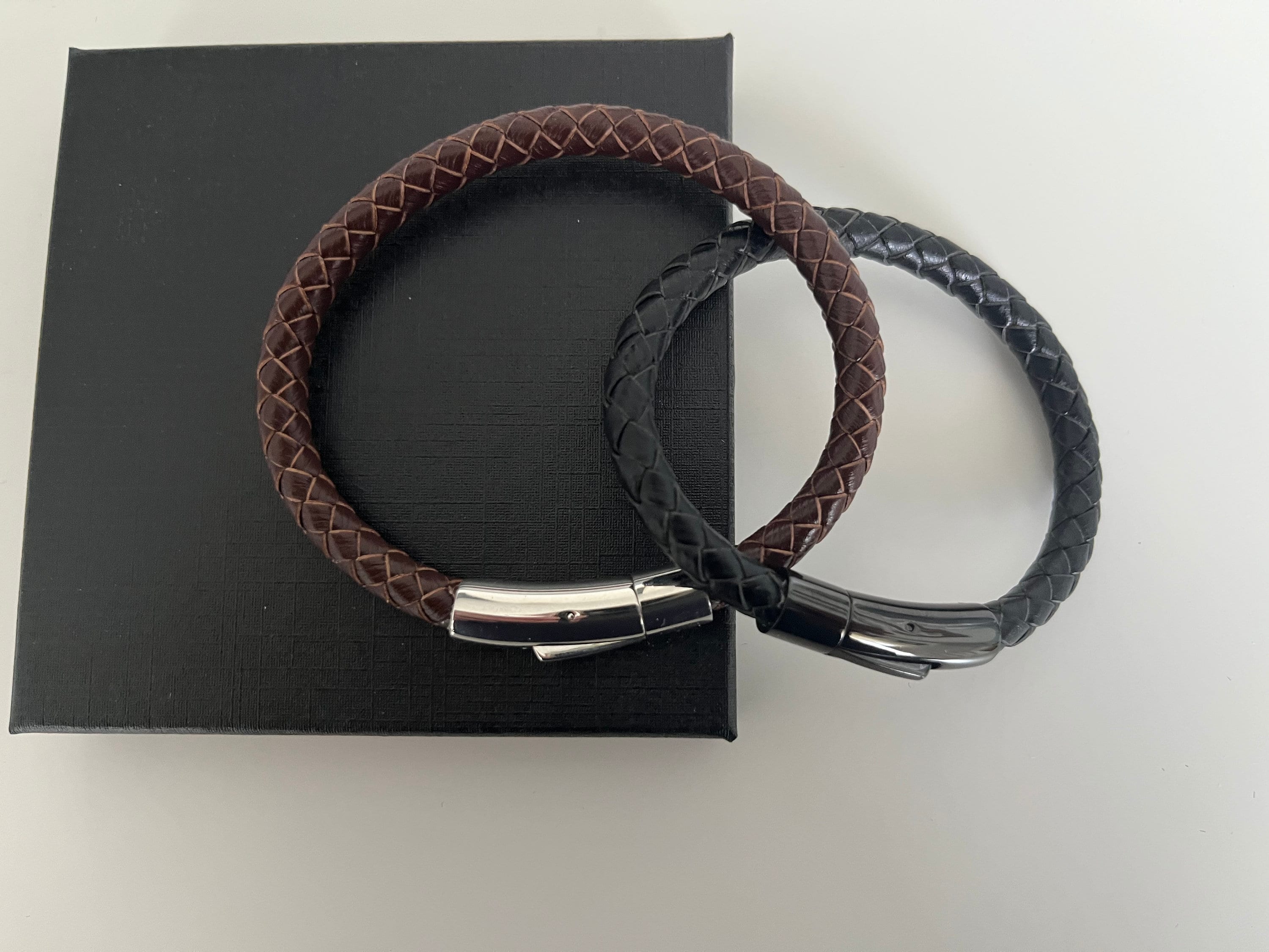 Engraved Leather Bracelet [Personalized Gift] | FARUZO